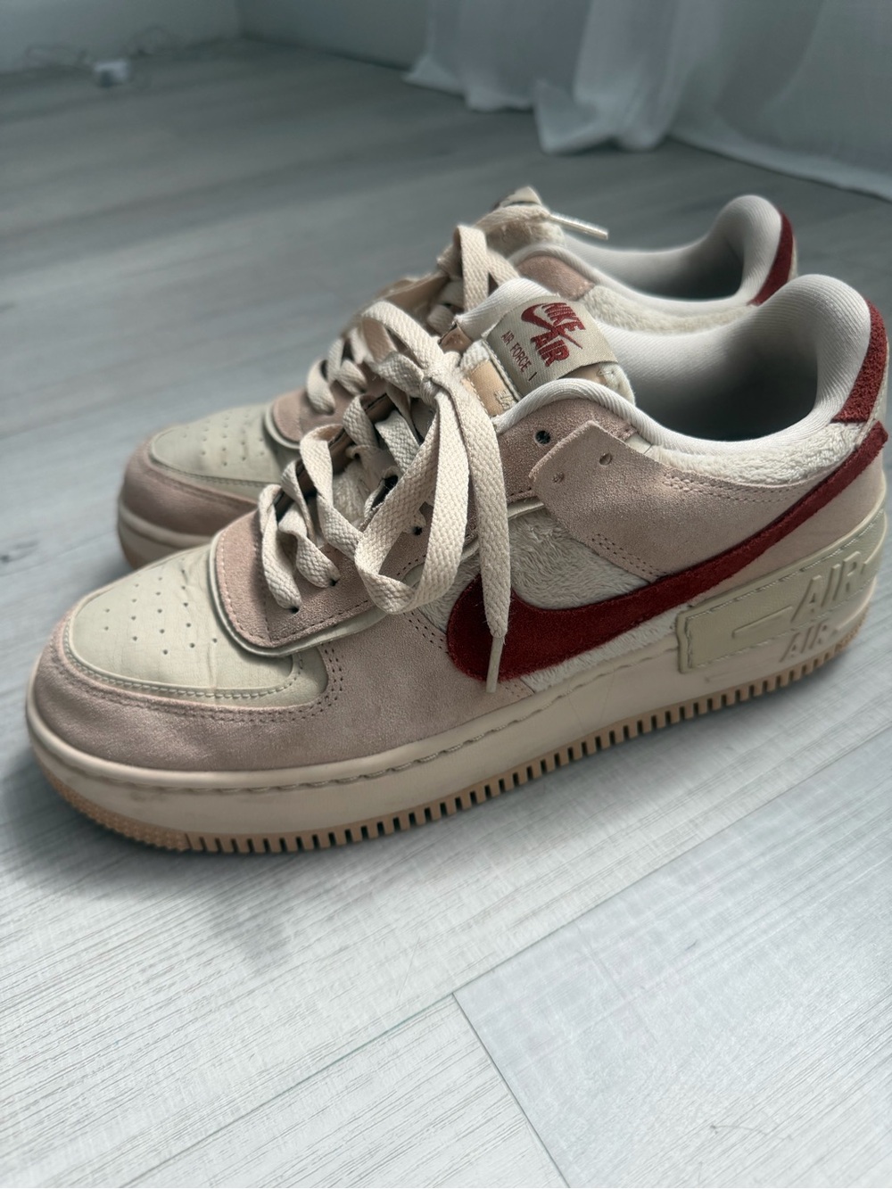 Nike Low-Top Sneakers in Off-White and Red Accents